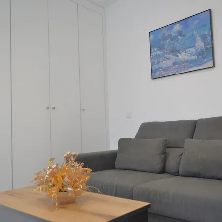 Sunshine Cruz Conde Apartment *