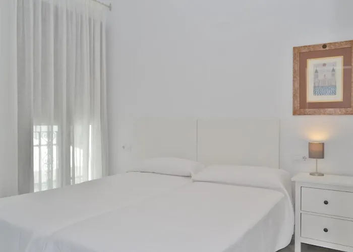 Sunshine Cruz Conde Apartment *