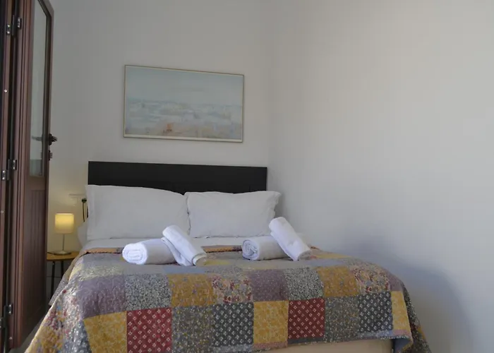 Sunshine Cruz Conde Apartment *